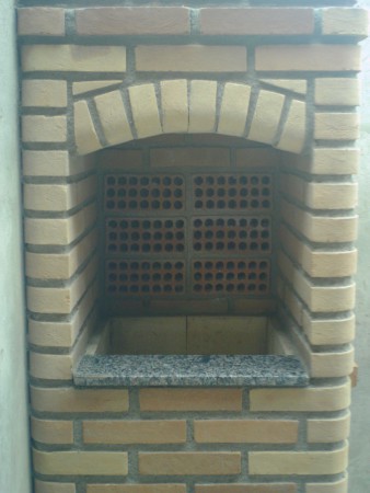 Churrasqueira 0,70 cm x 0,60 cm tijolo Palha